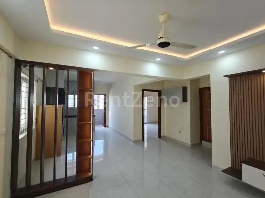 0.5 Room in Shared 3.5BHK — photo 4 of 9